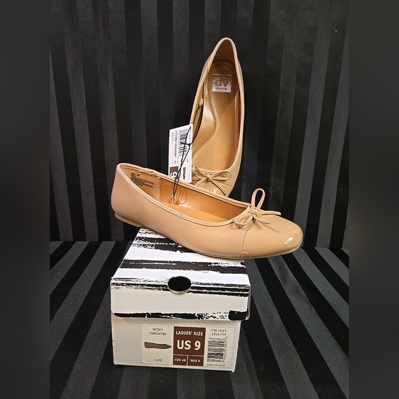 Dolce Vita Shoes - Women's US 9 Dolce Vita Moxy Ballet Flats Cafe
